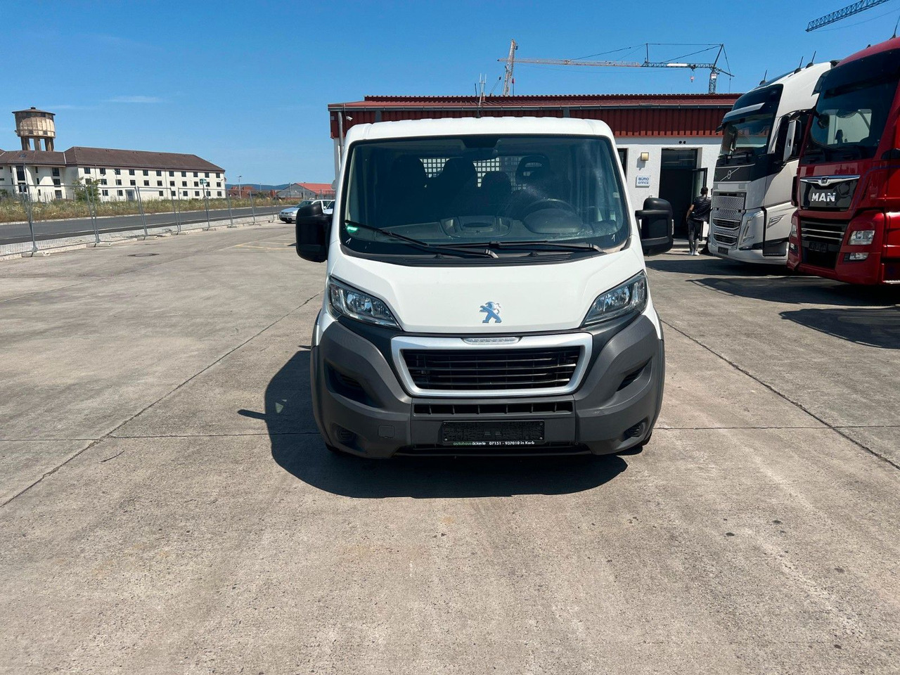 Peugeot Boxer * EURO 6 * 7 SITZER * 4 TÜRER * SCHALTGETR - Flatbed van, Combi van: picture 2 Peugeot Boxer * EURO 6 * 7 SITZER * 4 TÜRER * SCHALTGETR - Flatbed van, Combi van: picture 2
