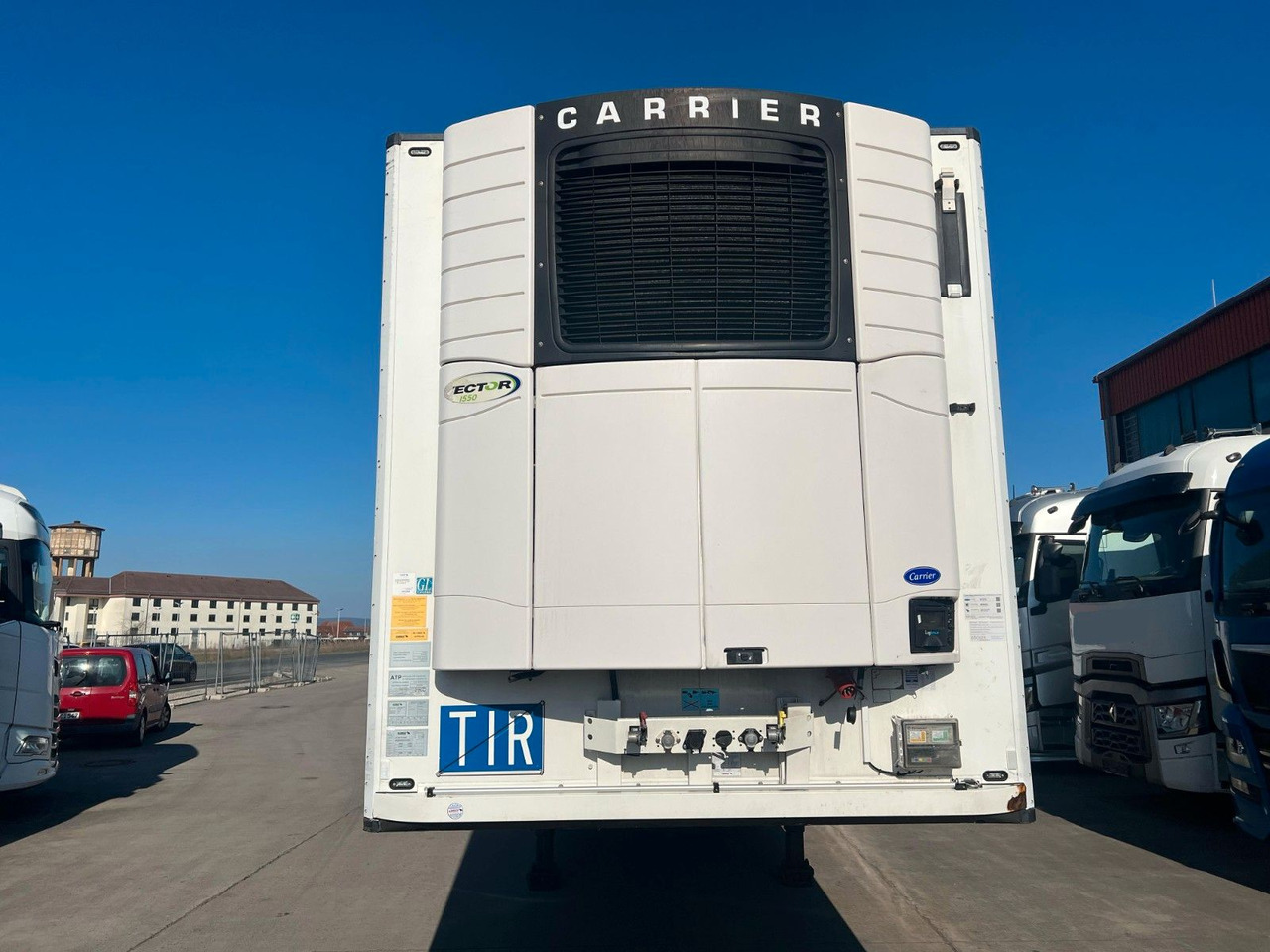 Schmitz Cargobull SKO 24/L * LIFT * CARRIER * DOPPELSTOCK * - Refrigerator semi-trailer: picture 2 Schmitz Cargobull SKO 24/L * LIFT * CARRIER * DOPPELSTOCK * - Refrigerator semi-trailer: picture 2