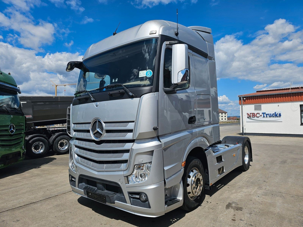 Tractor unit Mercedes-Benz ACTROS 1851 * 2X VORHANDEN * ACC * STANDH. *EUR5: picture 1