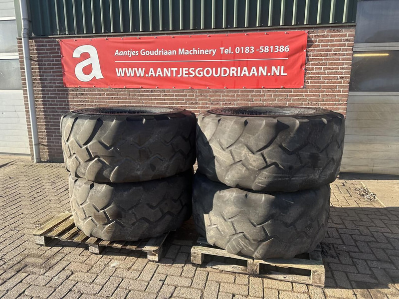 4 banden 560x60x22.5 - Wheels and tires: picture 1 4 banden 560x60x22.5 - Wheels and tires: picture 1