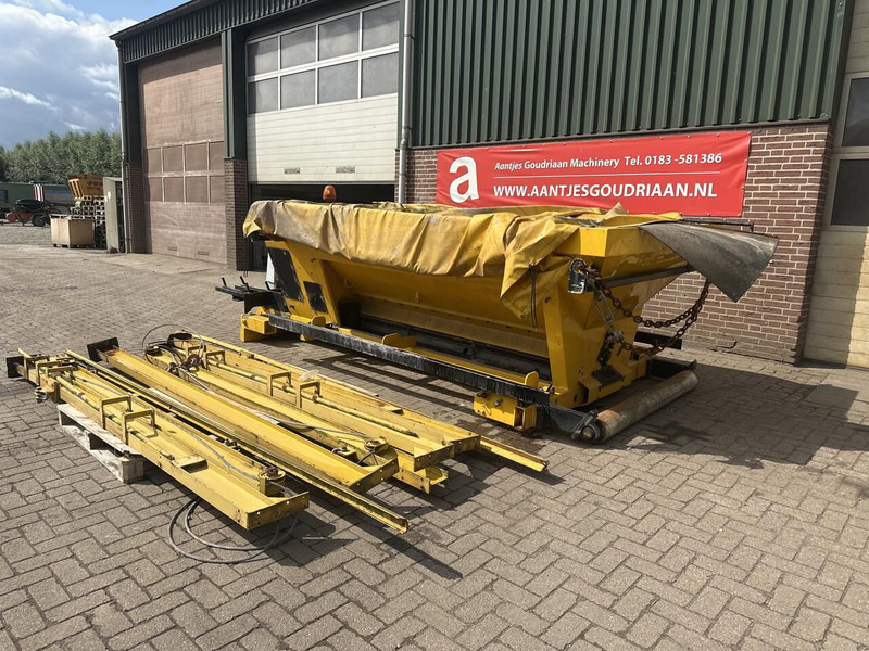 Onbekend - Sand/ Salt spreader: picture 2 Onbekend - Sand/ Salt spreader: picture 2