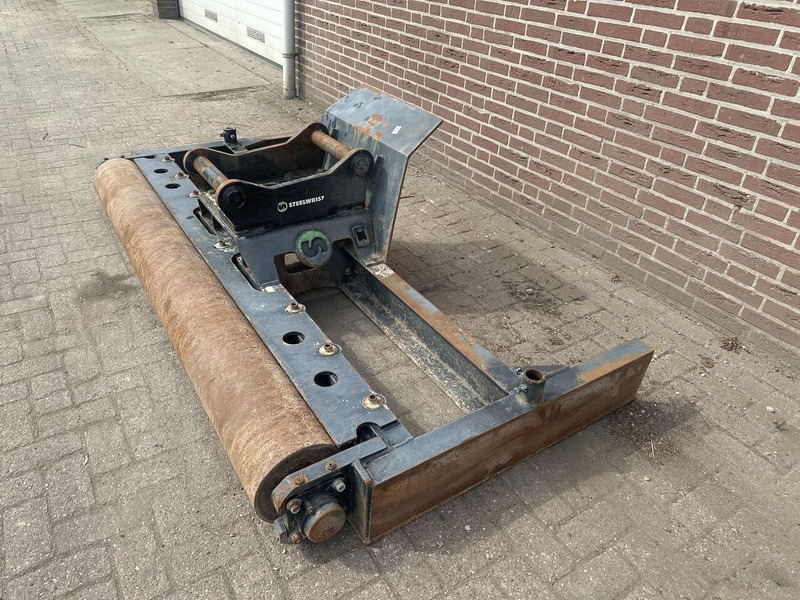 STEELWRIST GR2500 - Bucket for Construction machinery: picture 2 STEELWRIST GR2500 - Bucket for Construction machinery: picture 2