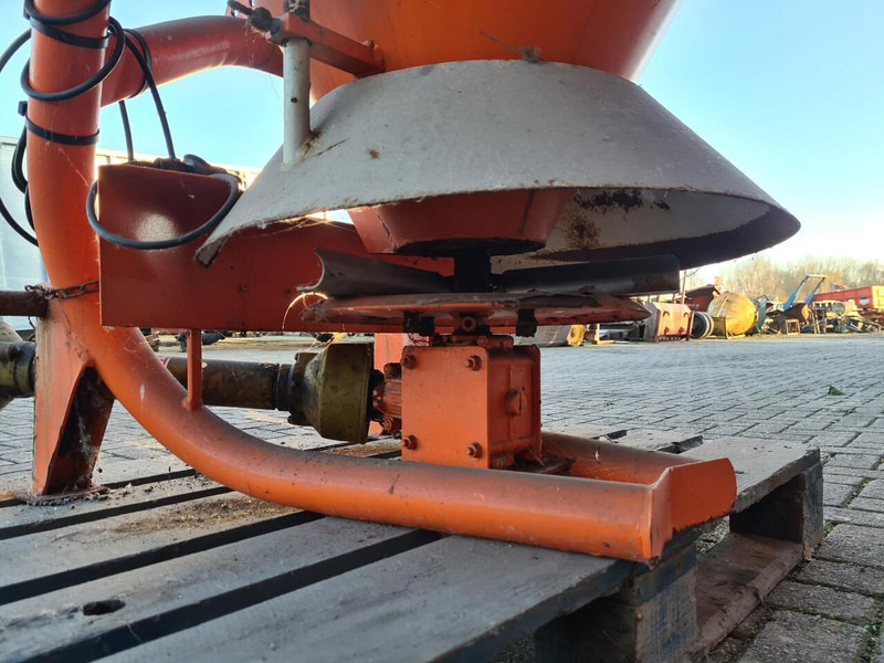 Sand/ Salt spreader Stoll: picture 7 Sand/ Salt spreader Stoll: picture 7