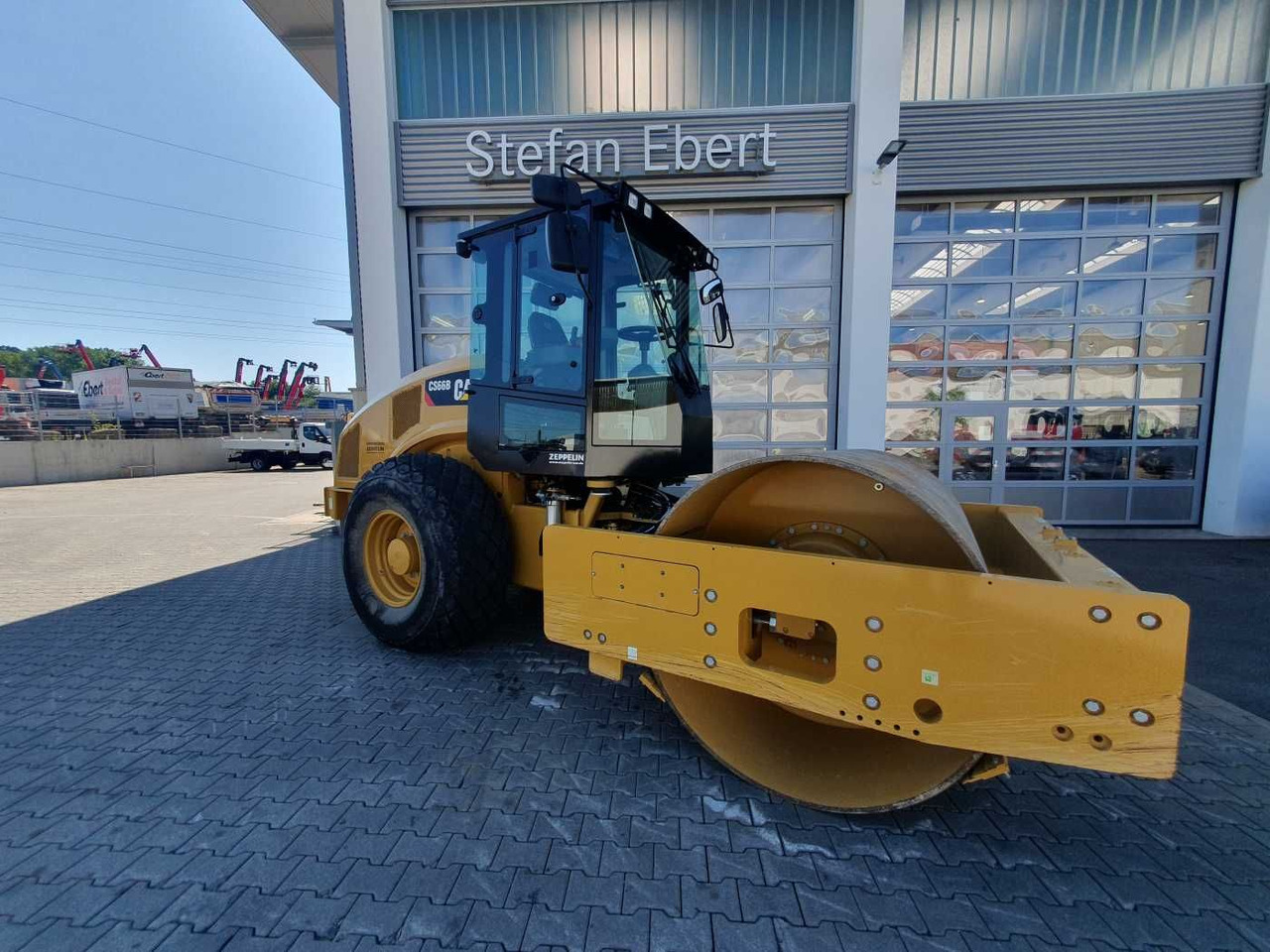CAT CS66B Walzenzug / 2017 / nur 630h! / Klima - Compactor: picture 1 CAT CS66B Walzenzug / 2017 / nur 630h! / Klima - Compactor: picture 1
