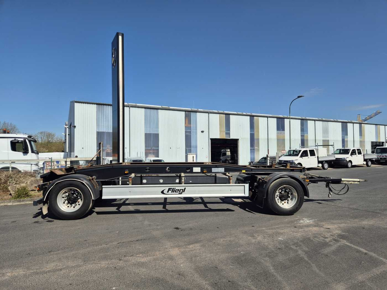 Fliegl ZPS180 Abroll-Container Tropper Pellet-Silo 22m³ Fliegl ZPS180 Abroll-Container Tropper Pellet-Silo 22m³ - Roll-off/ Skip trailer: picture 5 Fliegl ZPS180 Abroll-Container Tropper Pellet-Silo 22m³ Fliegl ZPS180 Abroll-Container Tropper Pellet-Silo 22m³ - Roll-off/ Skip trailer: picture 5