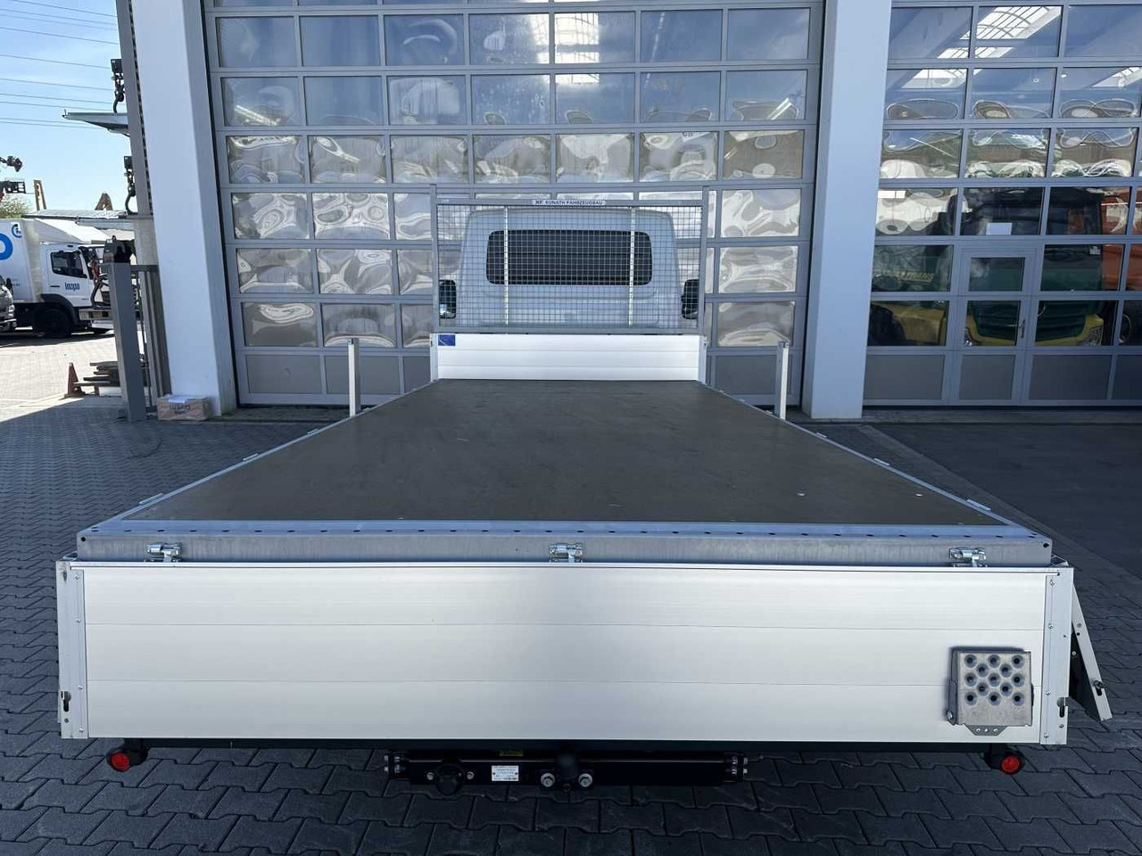 Iveco 60C16H 3.0L *R4.350mm*AHK*3-Sitze*Klima* - Flatbed van: picture 4 Iveco 60C16H 3.0L *R4.350mm*AHK*3-Sitze*Klima* - Flatbed van: picture 4