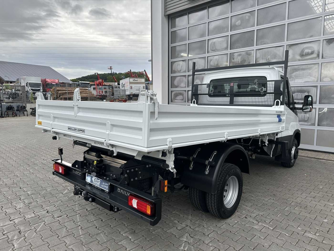 Iveco 70C18H 3-S.-Kipper Meiller *R3.450mm*2xAHK* - Tipper van: picture 5 Iveco 70C18H 3-S.-Kipper Meiller *R3.450mm*2xAHK* - Tipper van: picture 5