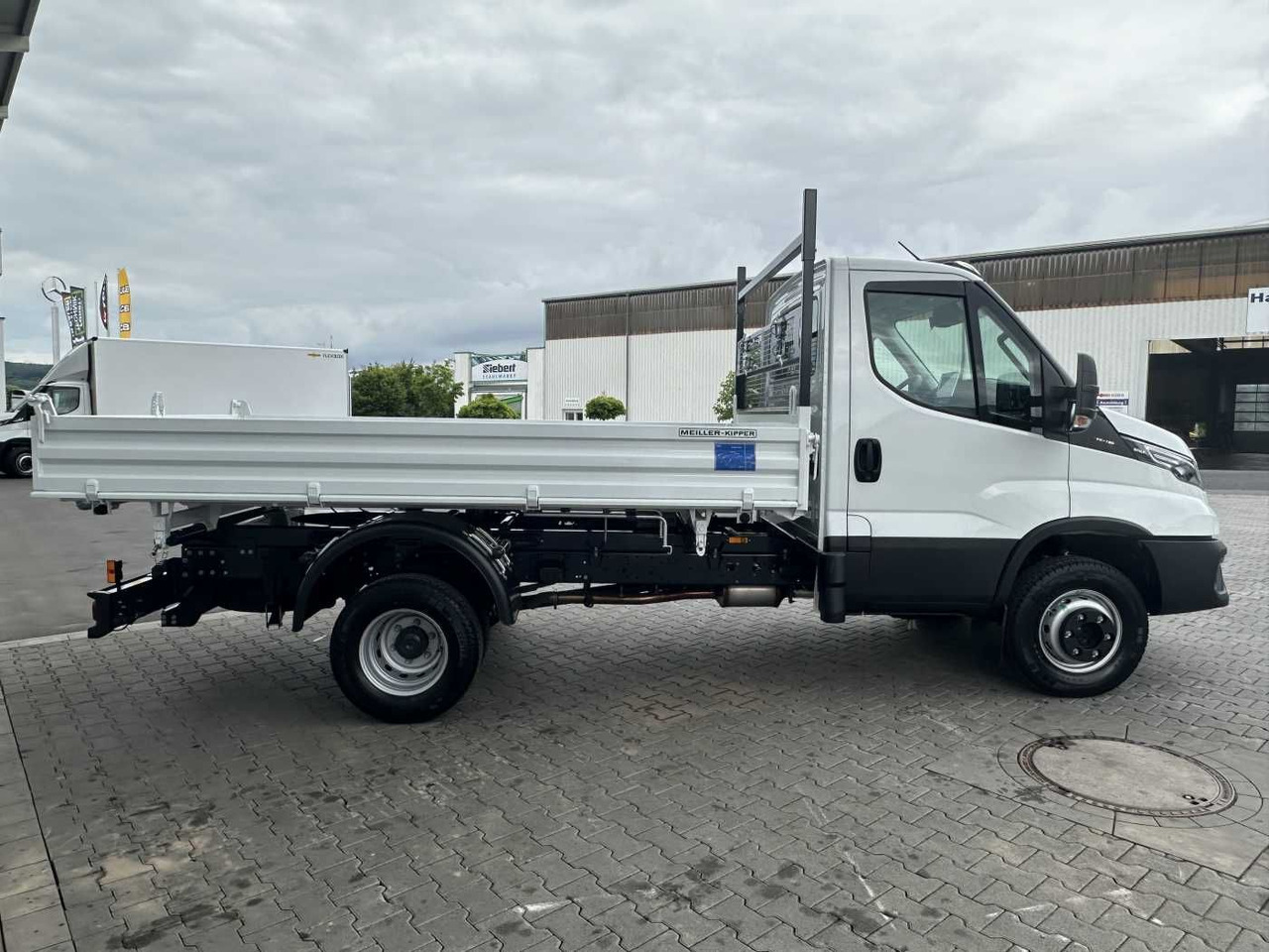Iveco 70C18H 3-S.-Kipper Meiller *R3.450mm*2xAHK* - Tipper van: picture 4 Iveco 70C18H 3-S.-Kipper Meiller *R3.450mm*2xAHK* - Tipper van: picture 4