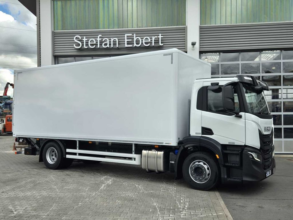 Iveco AD190S40/P 4x2 Ladebordwand 2.000kg Navi ACC Iveco AD190S40/P 4x2 Ladebordwand 2.000kg Navi ACC - Box truck: picture 3 Iveco AD190S40/P 4x2 Ladebordwand 2.000kg Navi ACC Iveco AD190S40/P 4x2 Ladebordwand 2.000kg Navi ACC - Box truck: picture 3