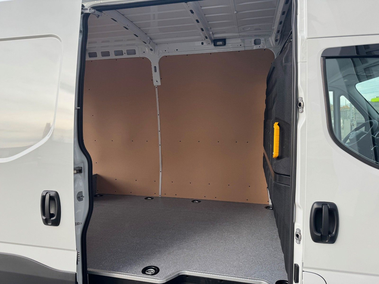Iveco Daily 35C21 HA8 *R4.100mm*AHK*LED*Automatik* - Panel van: picture 4 Iveco Daily 35C21 HA8 *R4.100mm*AHK*LED*Automatik* - Panel van: picture 4
