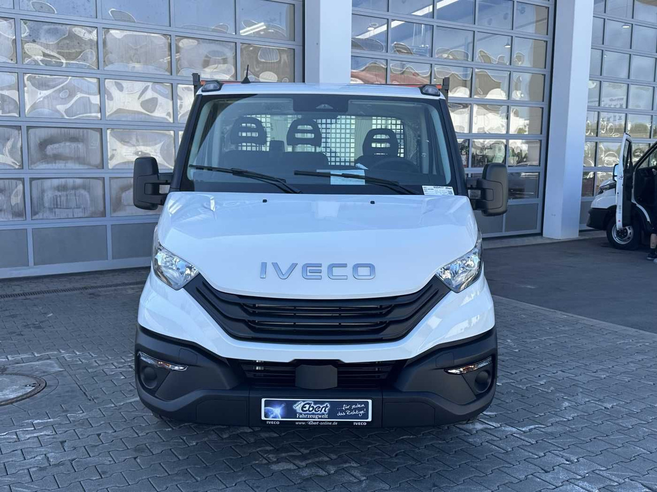 Iveco Daily 35S16 3.0L *R3.750mm*AHK* 2x - Flatbed van: picture 2 Iveco Daily 35S16 3.0L *R3.750mm*AHK* 2x - Flatbed van: picture 2