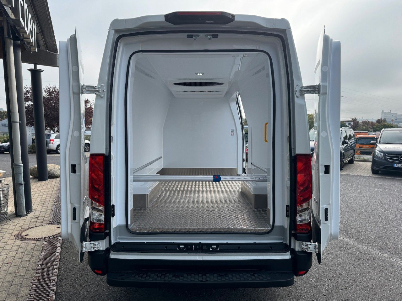Iveco Daily 35S16 A8 *Standkühlung*Kamera*Automatik*3x leasing Iveco Daily 35S16 A8 *Standkühlung*Kamera*Automatik*3x: picture 7 Iveco Daily 35S16 A8 *Standkühlung*Kamera*Automatik*3x leasing Iveco Daily 35S16 A8 *Standkühlung*Kamera*Automatik*3x: picture 7
