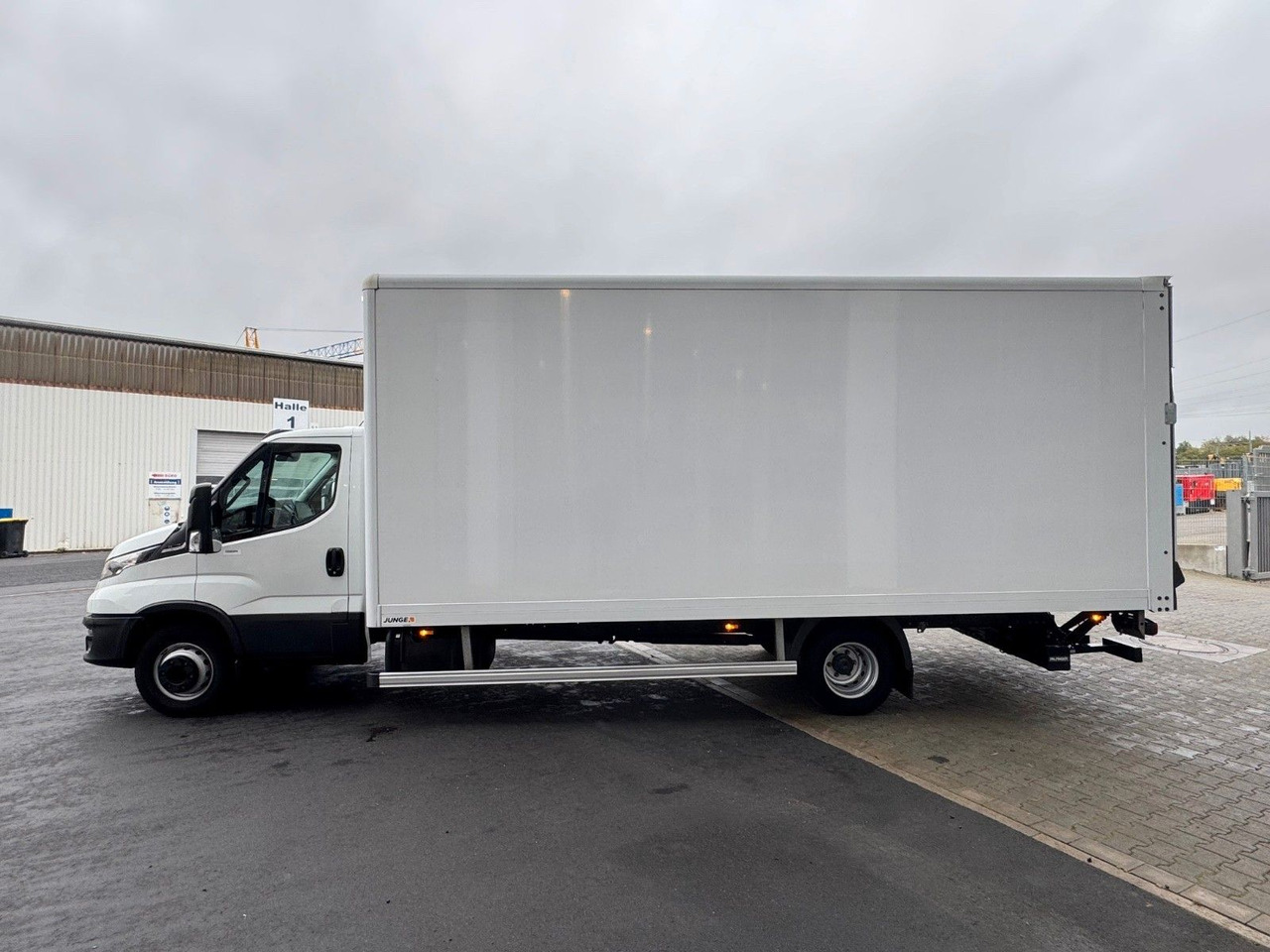 Iveco Daily 70C18 A8 *Koffer*LBW*Automatik* - Box van: picture 5 Iveco Daily 70C18 A8 *Koffer*LBW*Automatik* - Box van: picture 5