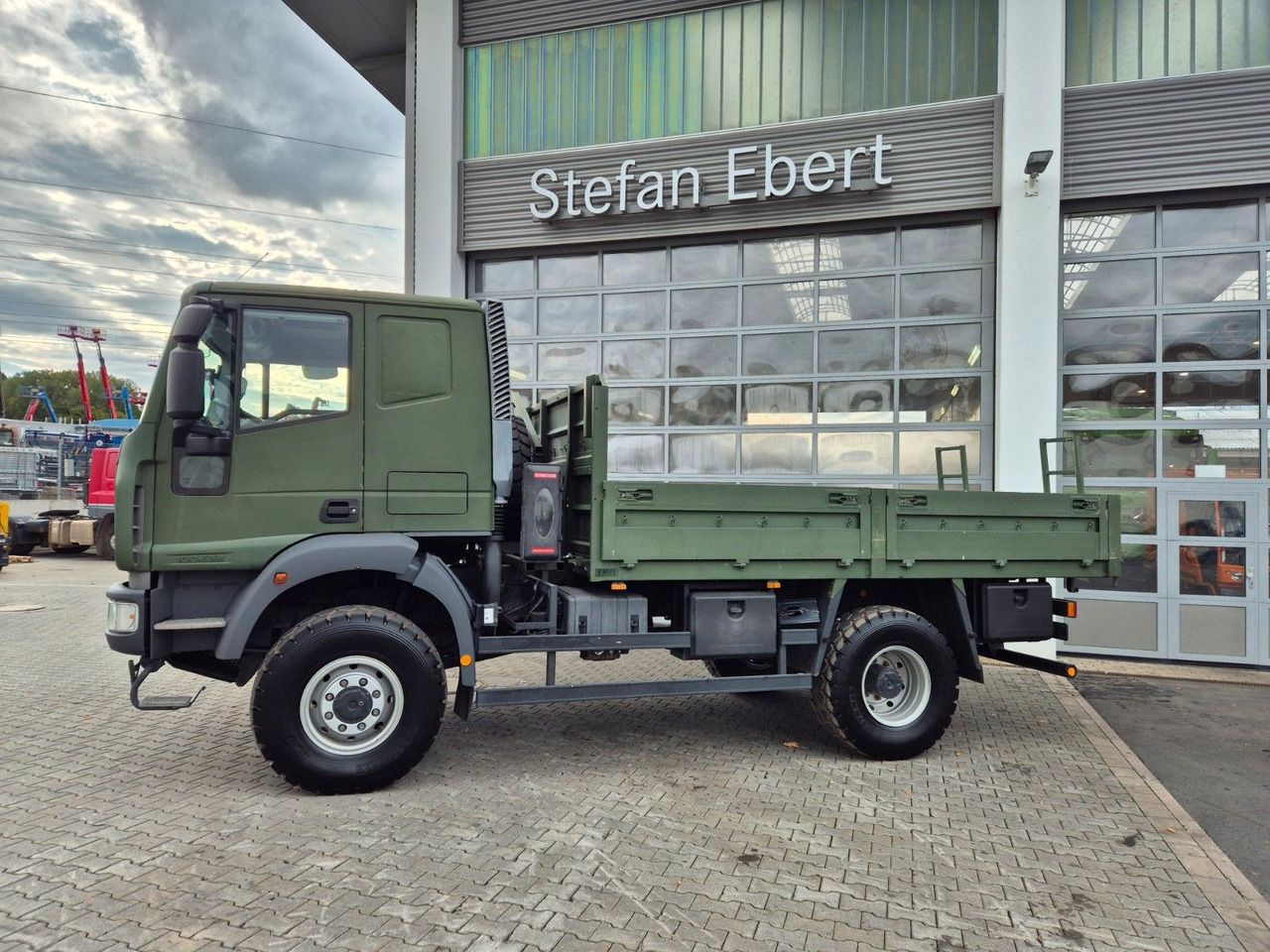 Iveco Eurocargo ML100E22WM-BW 4x4 Pritsche L-Haus Bett - Dropside/ Flatbed truck: picture 5 Iveco Eurocargo ML100E22WM-BW 4x4 Pritsche L-Haus Bett - Dropside/ Flatbed truck: picture 5