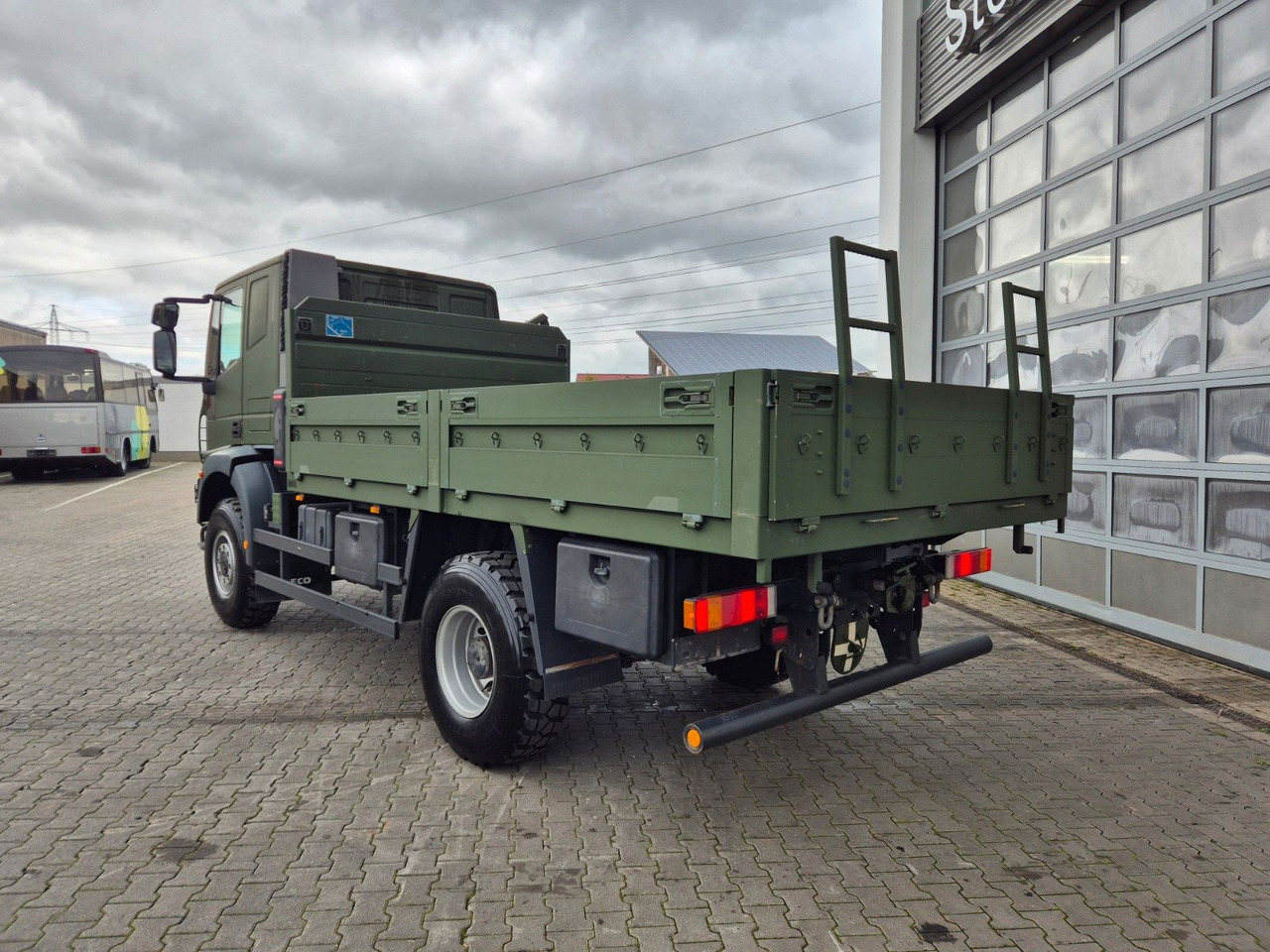 Dropside/ Flatbed truck Iveco Eurocargo ML100E22WM-BW 4x4 Pritsche L-Haus Bett: picture 7 Dropside/ Flatbed truck Iveco Eurocargo ML100E22WM-BW 4x4 Pritsche L-Haus Bett: picture 7