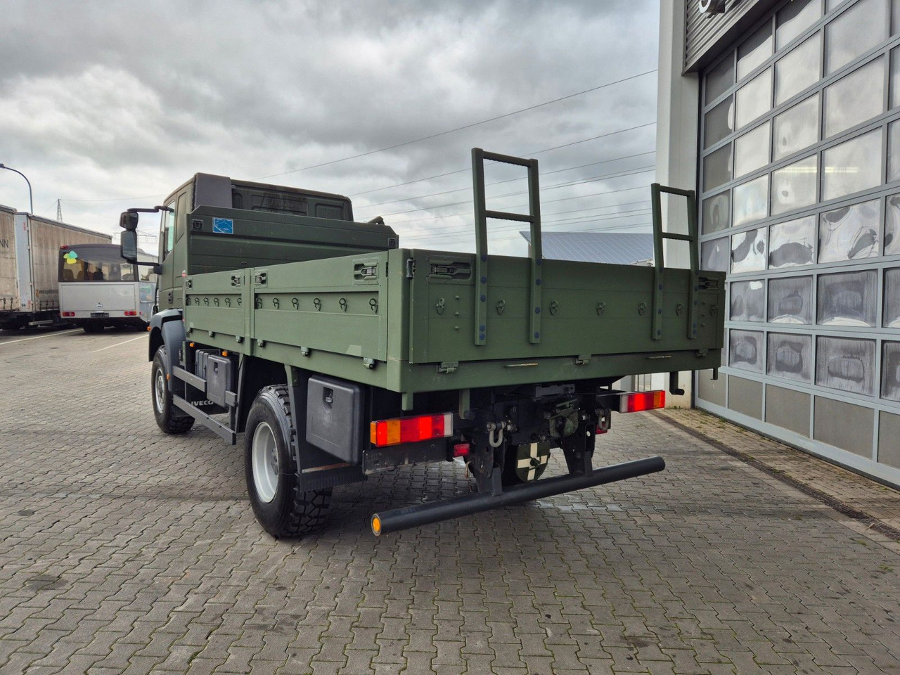 Dropside/ Flatbed truck Iveco Eurocargo ML100E22WM-BW 4x4 Pritsche L-Haus Bett: picture 22 Dropside/ Flatbed truck Iveco Eurocargo ML100E22WM-BW 4x4 Pritsche L-Haus Bett: picture 22
