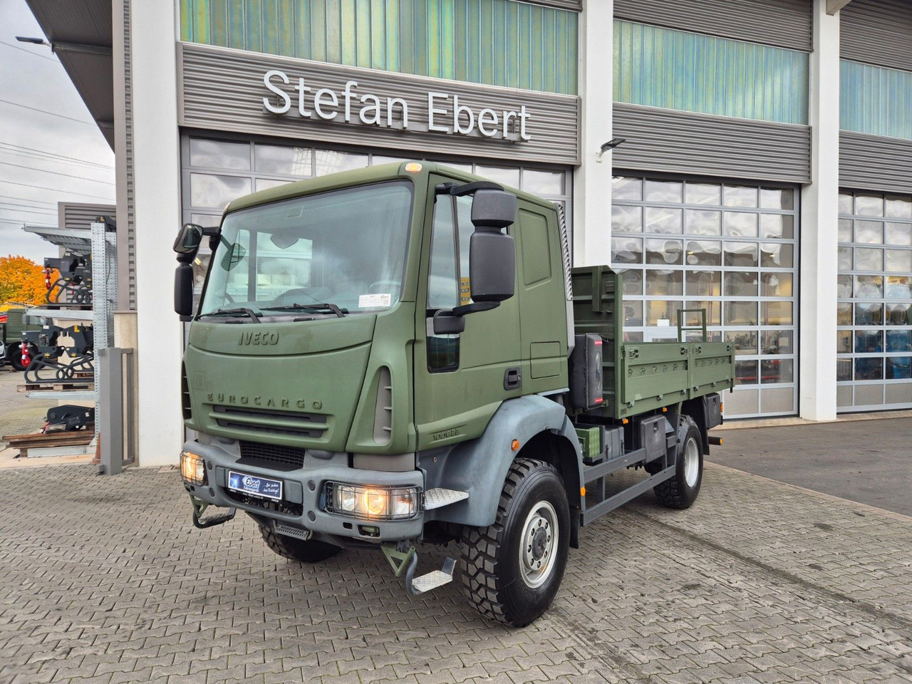 Iveco Eurocargo ML100E22WM-BW 4x4 Pritsche L-Haus Bett - Dropside/ Flatbed truck: picture 3 Iveco Eurocargo ML100E22WM-BW 4x4 Pritsche L-Haus Bett - Dropside/ Flatbed truck: picture 3