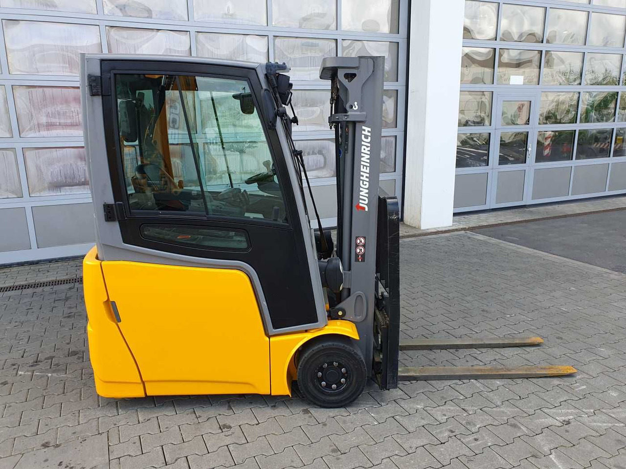 Jungheinrich EFG 215 / Triplex: 4.25m! / SS / 2.472h! / 2020 - Electric forklift: picture 3 Jungheinrich EFG 215 / Triplex: 4.25m! / SS / 2.472h! / 2020 - Electric forklift: picture 3