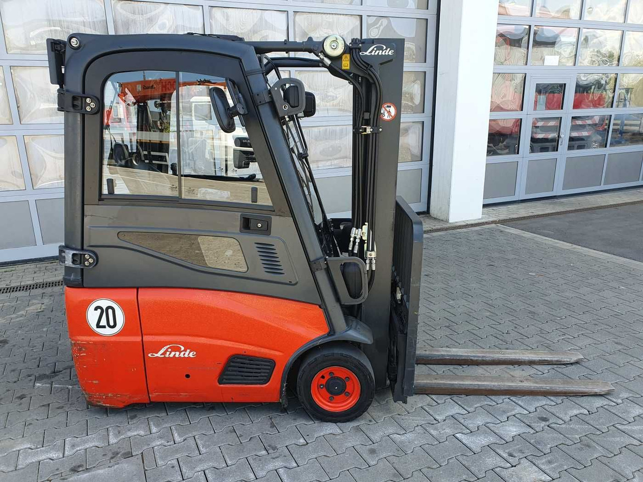 Linde E14 - 01 / Triplex: 4.00m! / SS / nur 3.405h! - Electric forklift: picture 3 Linde E14 - 01 / Triplex: 4.00m! / SS / nur 3.405h! - Electric forklift: picture 3