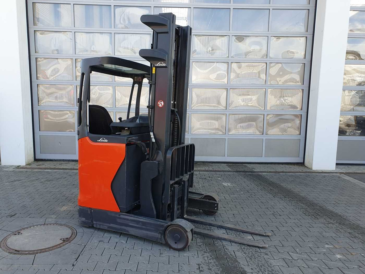 Linde R12B-01 / nur 2.394h! / Hubhöhe: 6m / 2015 - Reach truck: picture 2 Linde R12B-01 / nur 2.394h! / Hubhöhe: 6m / 2015 - Reach truck: picture 2
