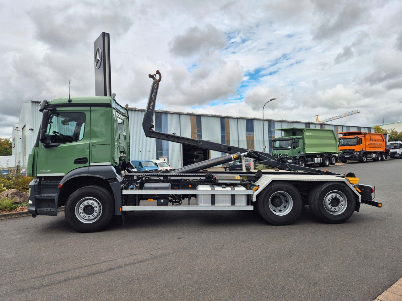 Mercedes-Benz Arocs 2643 L 6x2-4 Meiller RS 21.65 Funk AHK - Hook lift truck: picture 5 Mercedes-Benz Arocs 2643 L 6x2-4 Meiller RS 21.65 Funk AHK - Hook lift truck: picture 5