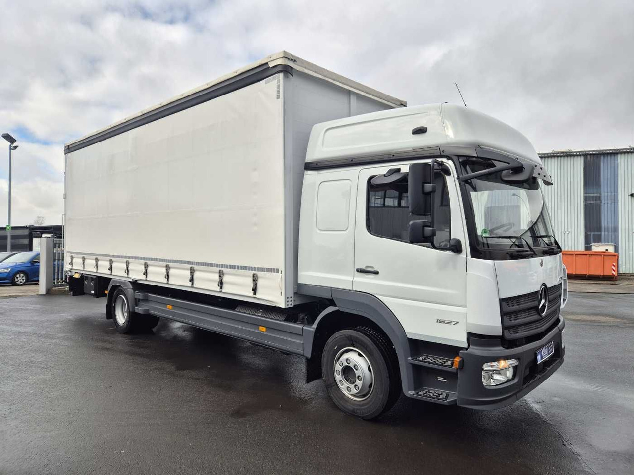 Mercedes-Benz Atego 1527 L L-Haus LBW Palfinger 1.500kg 2 Bett - Curtainsider truck: picture 2 Mercedes-Benz Atego 1527 L L-Haus LBW Palfinger 1.500kg 2 Bett - Curtainsider truck: picture 2