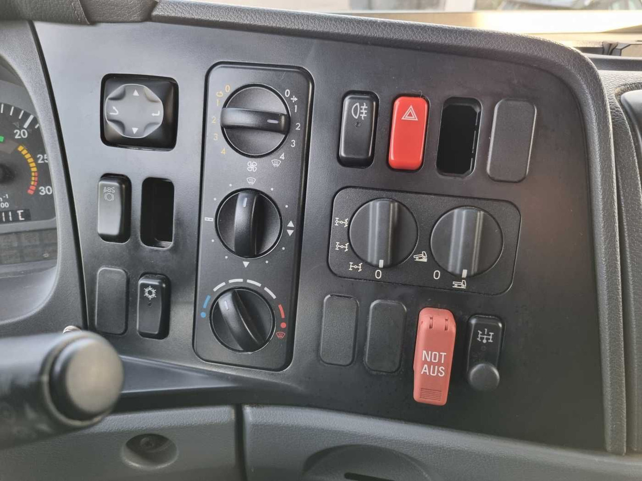 Curtainsider truck Mercedes-Benz Axor 1829 A 4x4 Pritsche/Plane 10 Stück: picture 14 Curtainsider truck Mercedes-Benz Axor 1829 A 4x4 Pritsche/Plane 10 Stück: picture 14