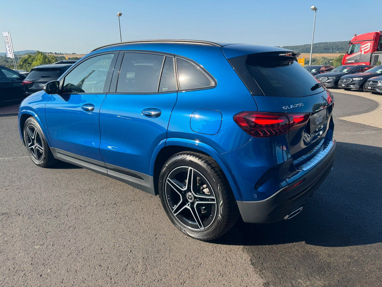 Mercedes-Benz GLA 200 AMG+PANO+DistrPlus+RFK+Night - SUV: picture 3 Mercedes-Benz GLA 200 AMG+PANO+DistrPlus+RFK+Night - SUV: picture 3