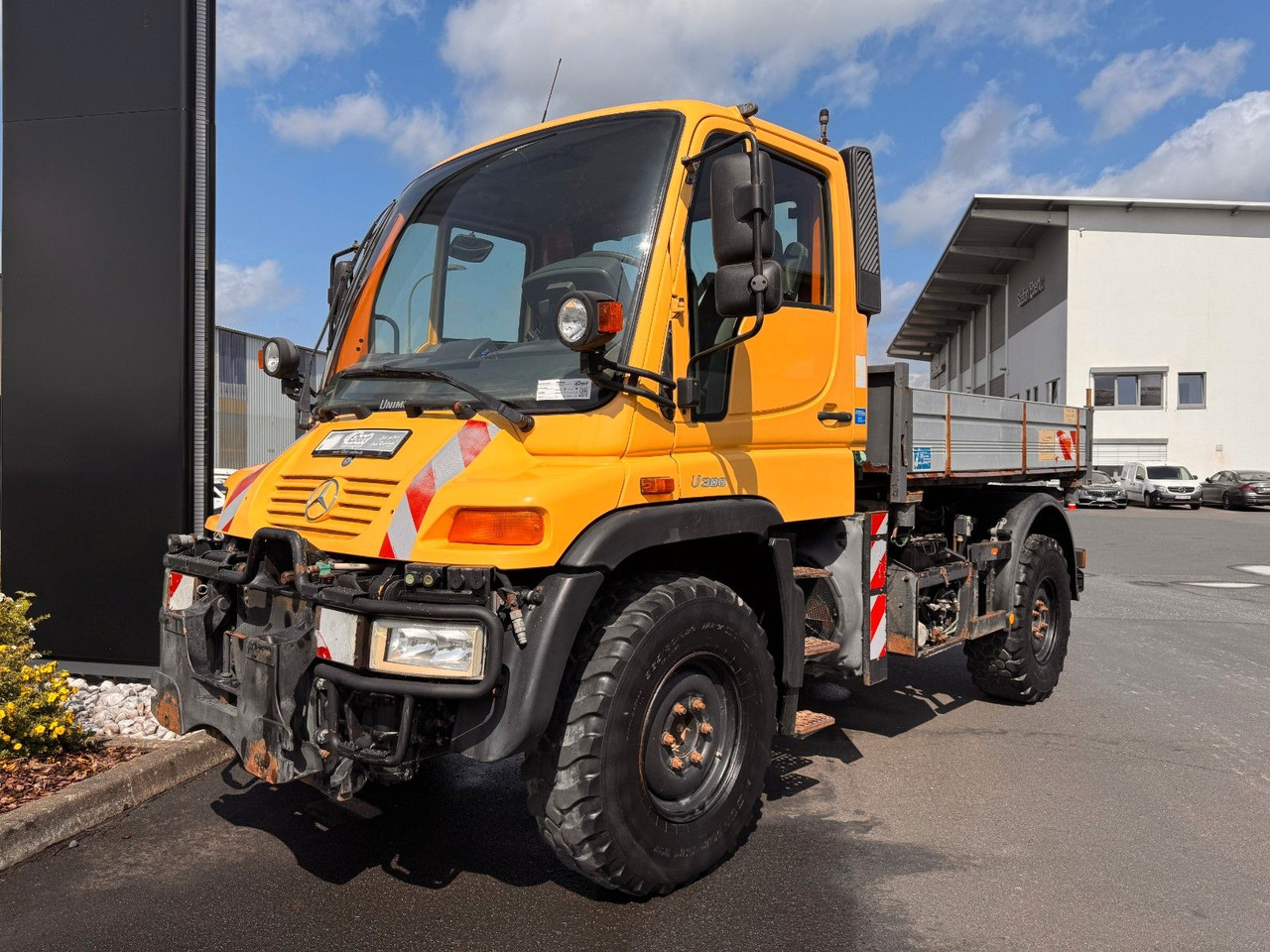 Mercedes-Benz Unimog U300 4x4 Vario-Pilot - Flatbed van: picture 2 Mercedes-Benz Unimog U300 4x4 Vario-Pilot - Flatbed van: picture 2