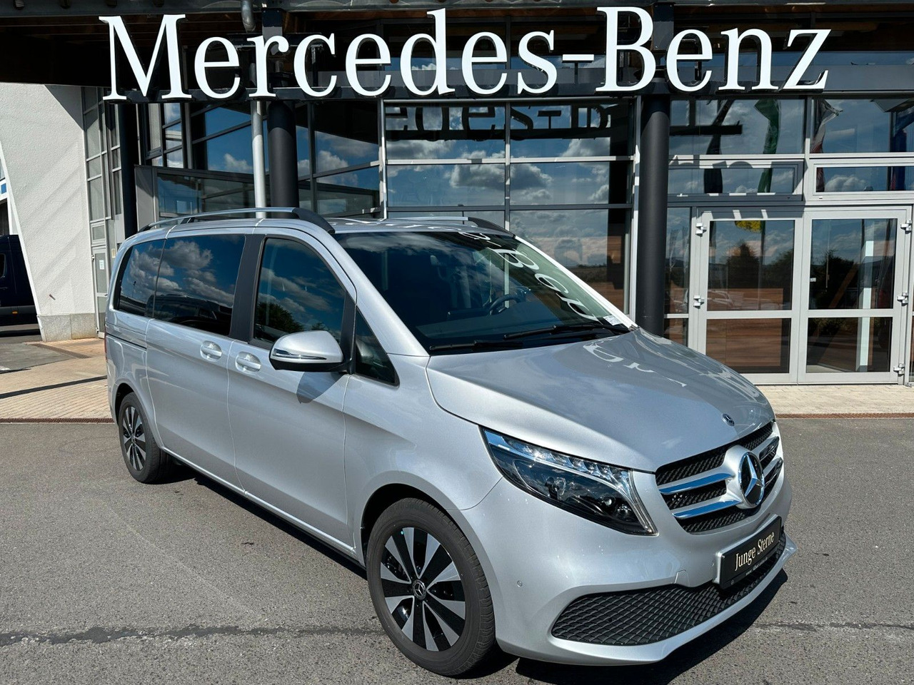 Mercedes-Benz V 250 EDITION 4MATIC Kompakt Liege-Paket AHK2,5t - Station wagon: picture 1 Mercedes-Benz V 250 EDITION 4MATIC Kompakt Liege-Paket AHK2,5t - Station wagon: picture 1