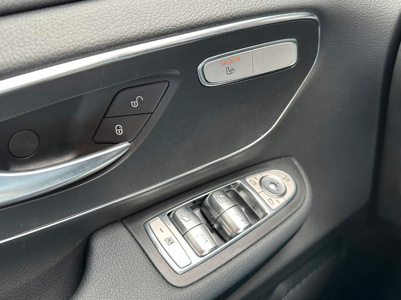 Passenger van Mercedes-Benz V 250 d EDITION AMG Kompakt ILS elektr Türen: picture 24