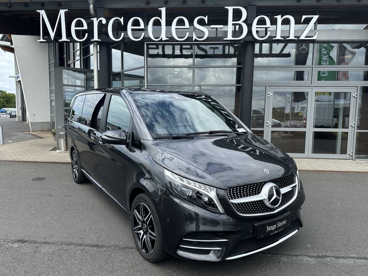 Mercedes-Benz V 300 d EDITION AMG AHK Tisch Leder ILS 7Sitze - Station wagon: picture 1 Mercedes-Benz V 300 d EDITION AMG AHK Tisch Leder ILS 7Sitze - Station wagon: picture 1