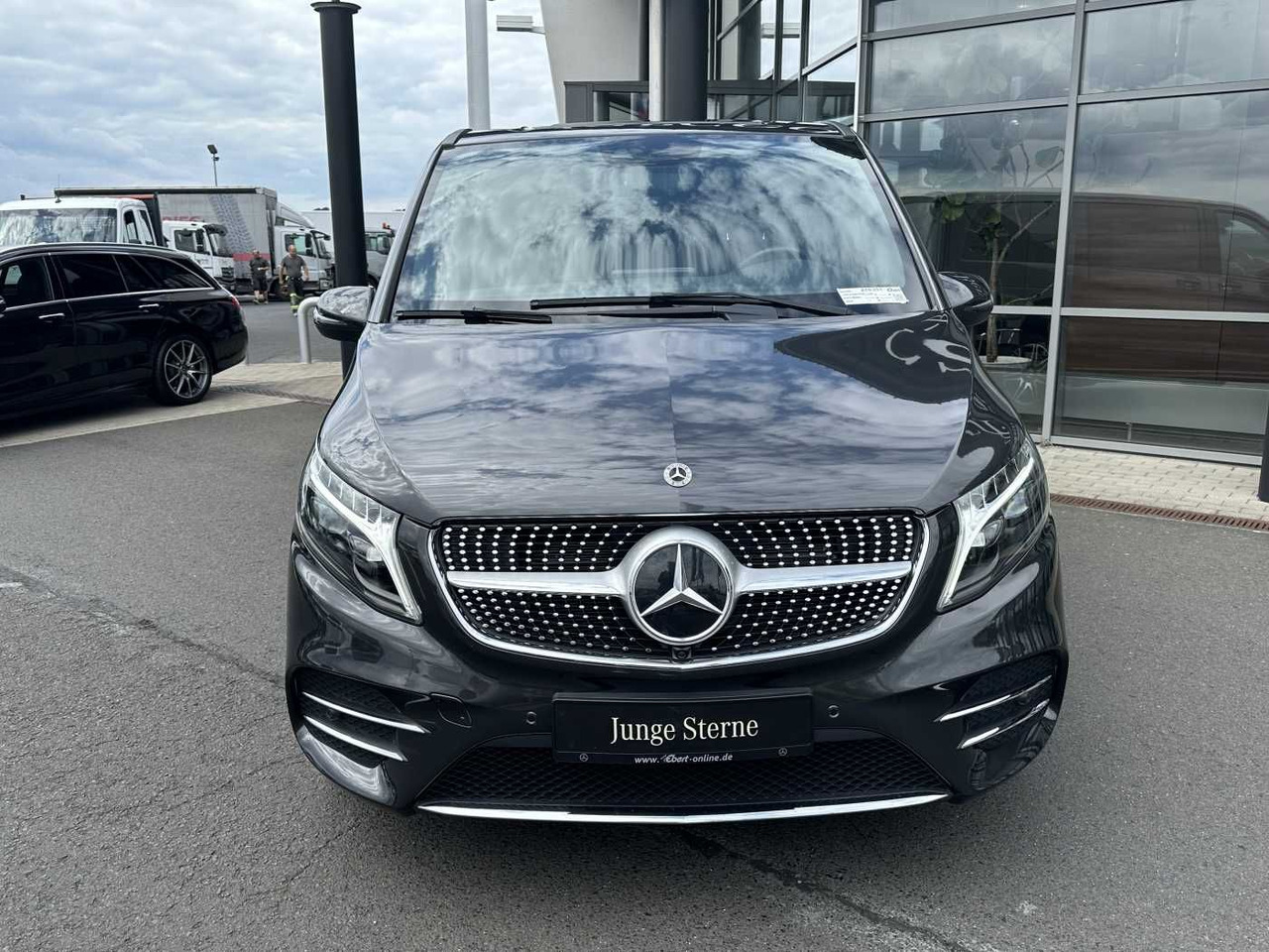Mercedes-Benz V 300 d EDITION AMG AHK Tisch Leder ILS 7Sitze - Station wagon: picture 2 Mercedes-Benz V 300 d EDITION AMG AHK Tisch Leder ILS 7Sitze - Station wagon: picture 2