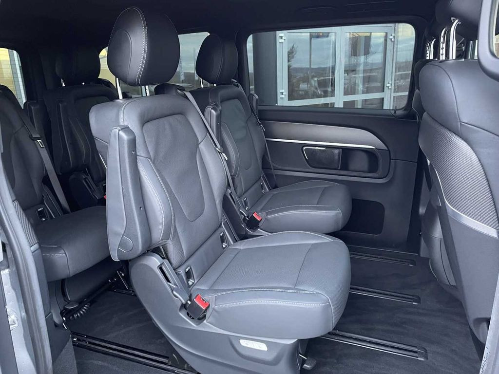 Car Mercedes-Benz V 300 d EXCLUSIVE ED AMG Panorama AHK2,5 DISTRON: picture 7