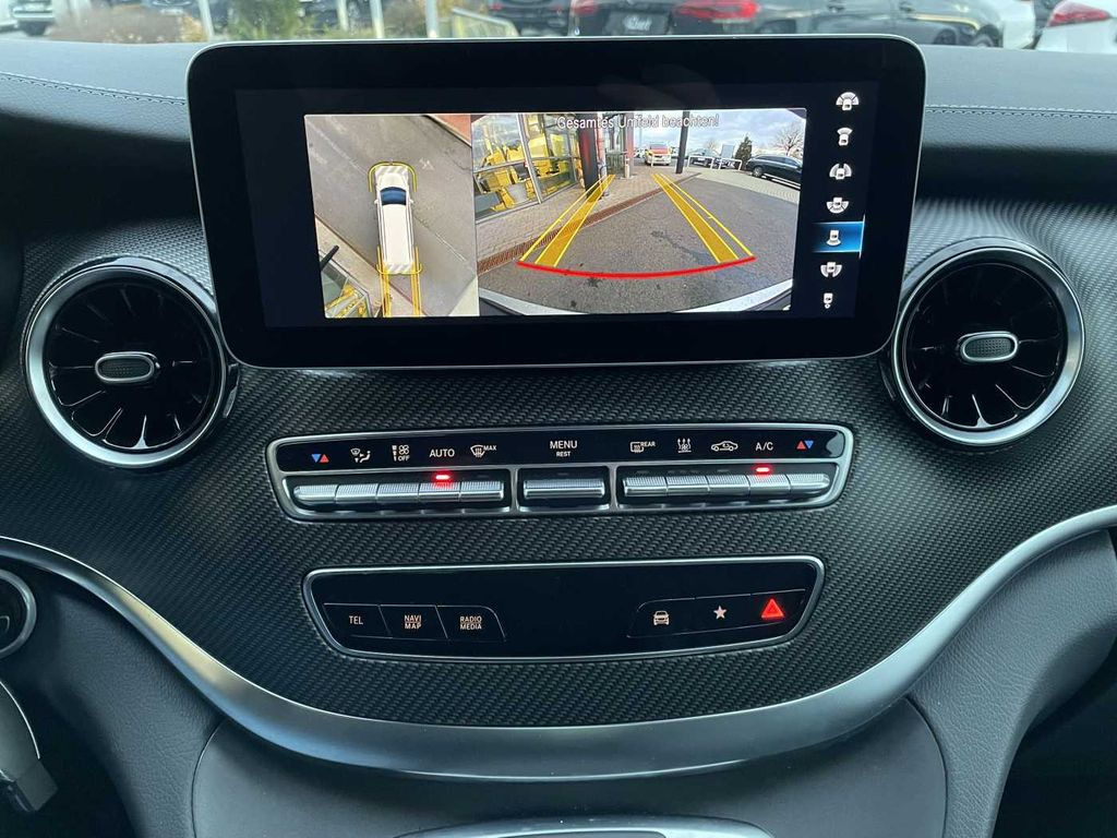 Car Mercedes-Benz V 300 d EXCLUSIVE ED AMG Panorama AHK2,5 DISTRON: picture 15