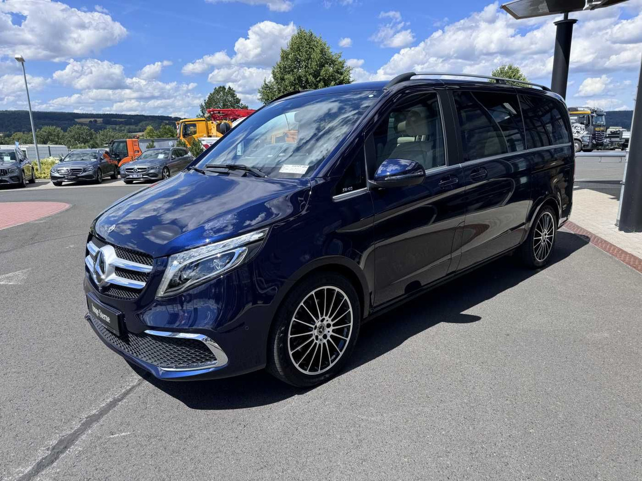 Mercedes-Benz V 300 d EXCLUSIVE EDITION DISTONIC Stdh Panorama - Passenger van: picture 3 Mercedes-Benz V 300 d EXCLUSIVE EDITION DISTONIC Stdh Panorama - Passenger van: picture 3