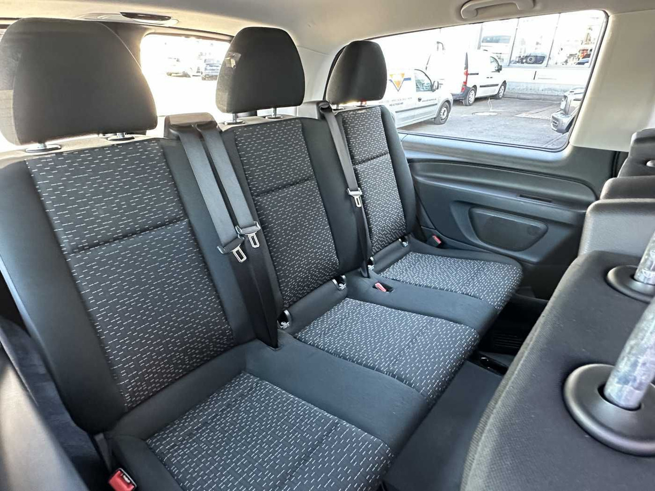 Passenger van Mercedes-Benz Vito 114 CDI Tourer 8Sitze Klima Audio40 Kamera: picture 9