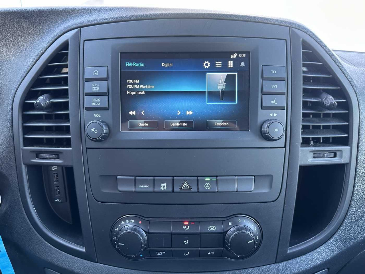 Passenger van Mercedes-Benz Vito 114 CDI Tourer 8Sitze Klima Audio40 Kamera: picture 13