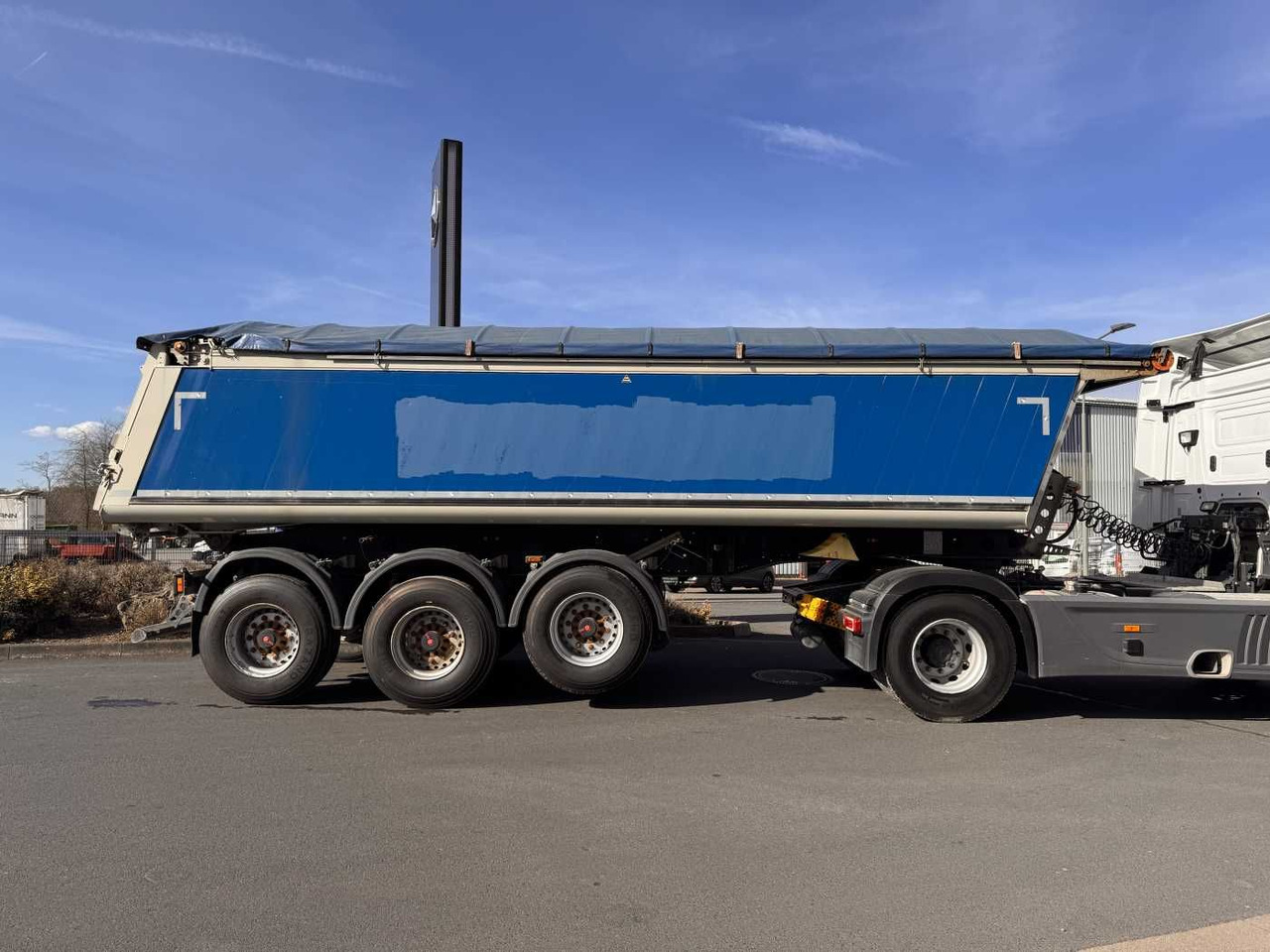 Schmitz Cargobull SGF*S3 SKI 24 SL 7.2 Mulde 23m³ Liftachse 5x Schmitz Cargobull SGF*S3 SKI 24 SL 7.2 Alu-Mulde 23m³ Liftachse - Tipper semi-trailer: picture 4 Schmitz Cargobull SGF*S3 SKI 24 SL 7.2 Mulde 23m³ Liftachse 5x Schmitz Cargobull SGF*S3 SKI 24 SL 7.2 Alu-Mulde 23m³ Liftachse - Tipper semi-trailer: picture 4