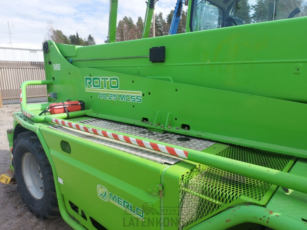 Telescopic handler Merlo Roto 40.25MCSS with basket, remote and jib: picture 11
