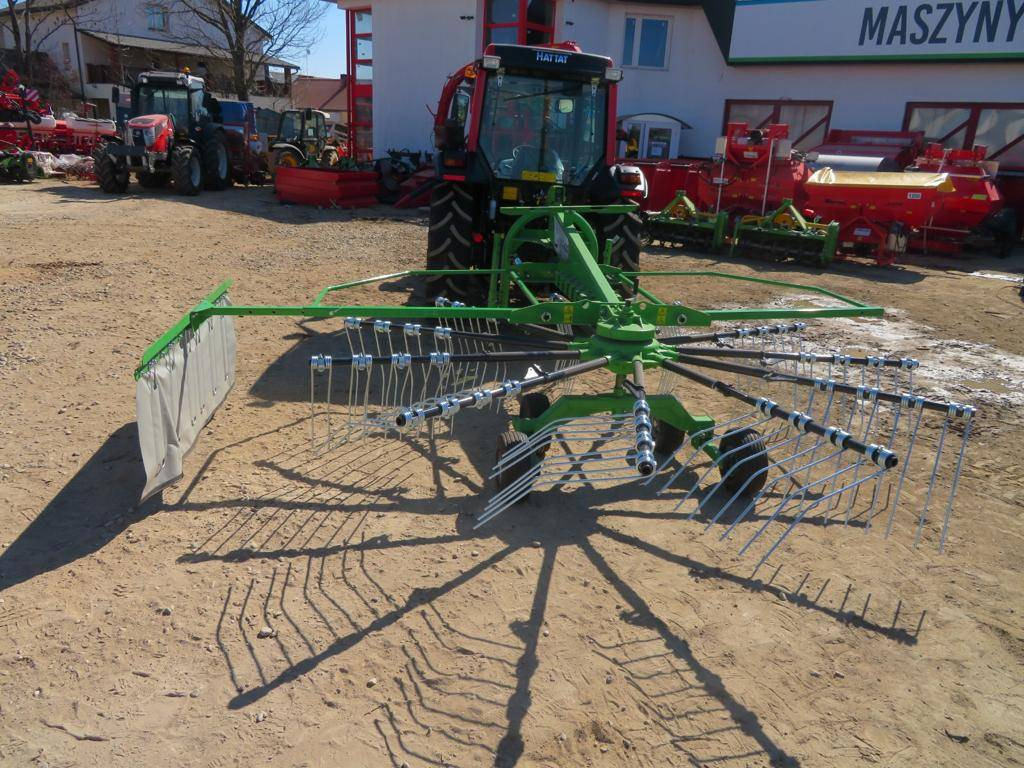 Inter-Tech rotary rake 4,2m - Tedder/ Rake: picture 1 Inter-Tech rotary rake 4,2m - Tedder/ Rake: picture 1