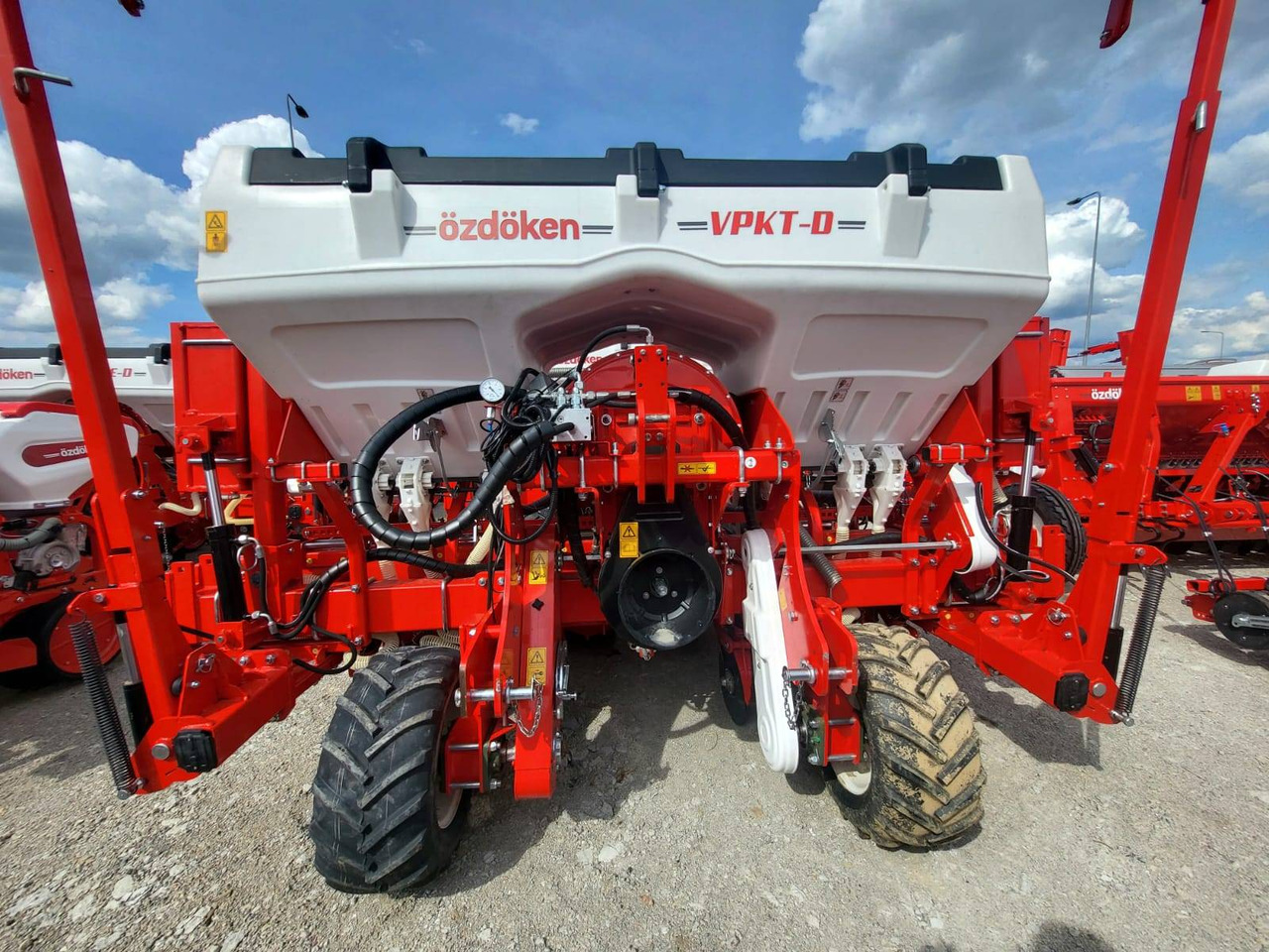 Ozdoken six-row pneumatic precision seeder, VPKT-DG6, PVC fertiliser tank - on stock - Precision sowing machine: picture 2 Ozdoken six-row pneumatic precision seeder, VPKT-DG6, PVC fertiliser tank - on stock - Precision sowing machine: picture 2