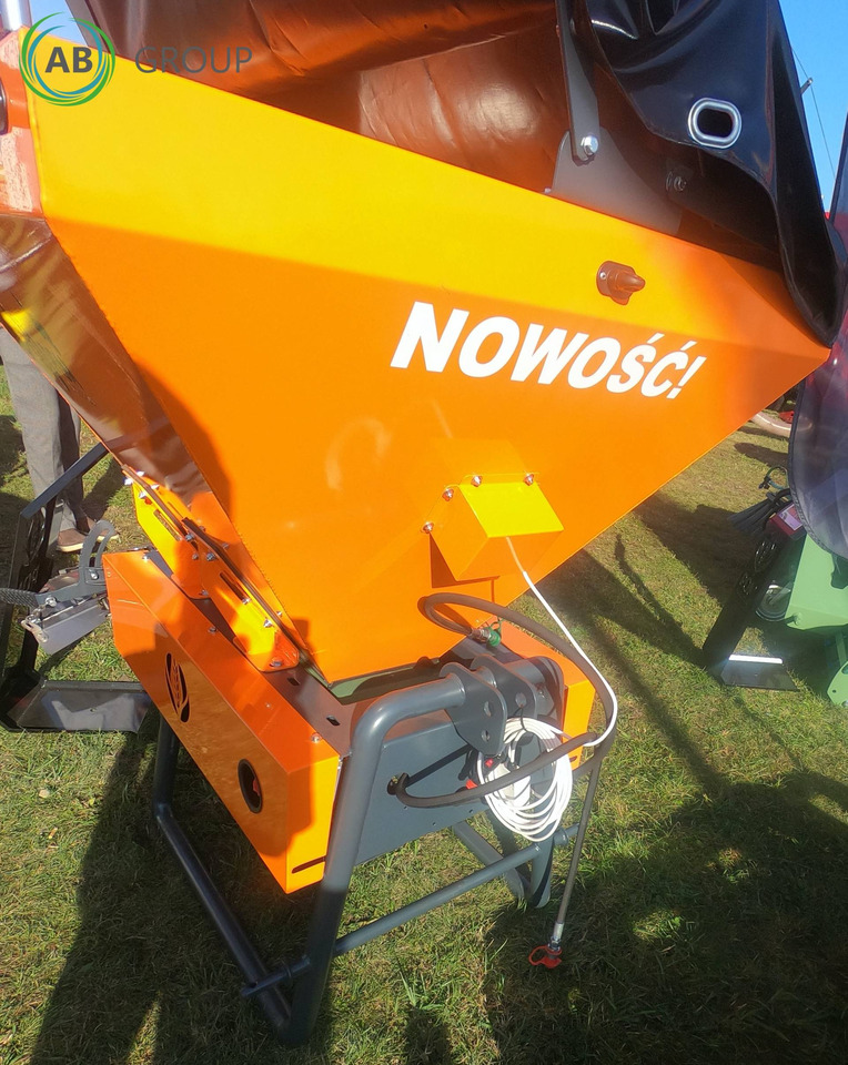 POM Augustów spreader Motyl N031M hydraulic-electric drive - Disc harrow: picture 4 POM Augustów spreader Motyl N031M hydraulic-electric drive - Disc harrow: picture 4
