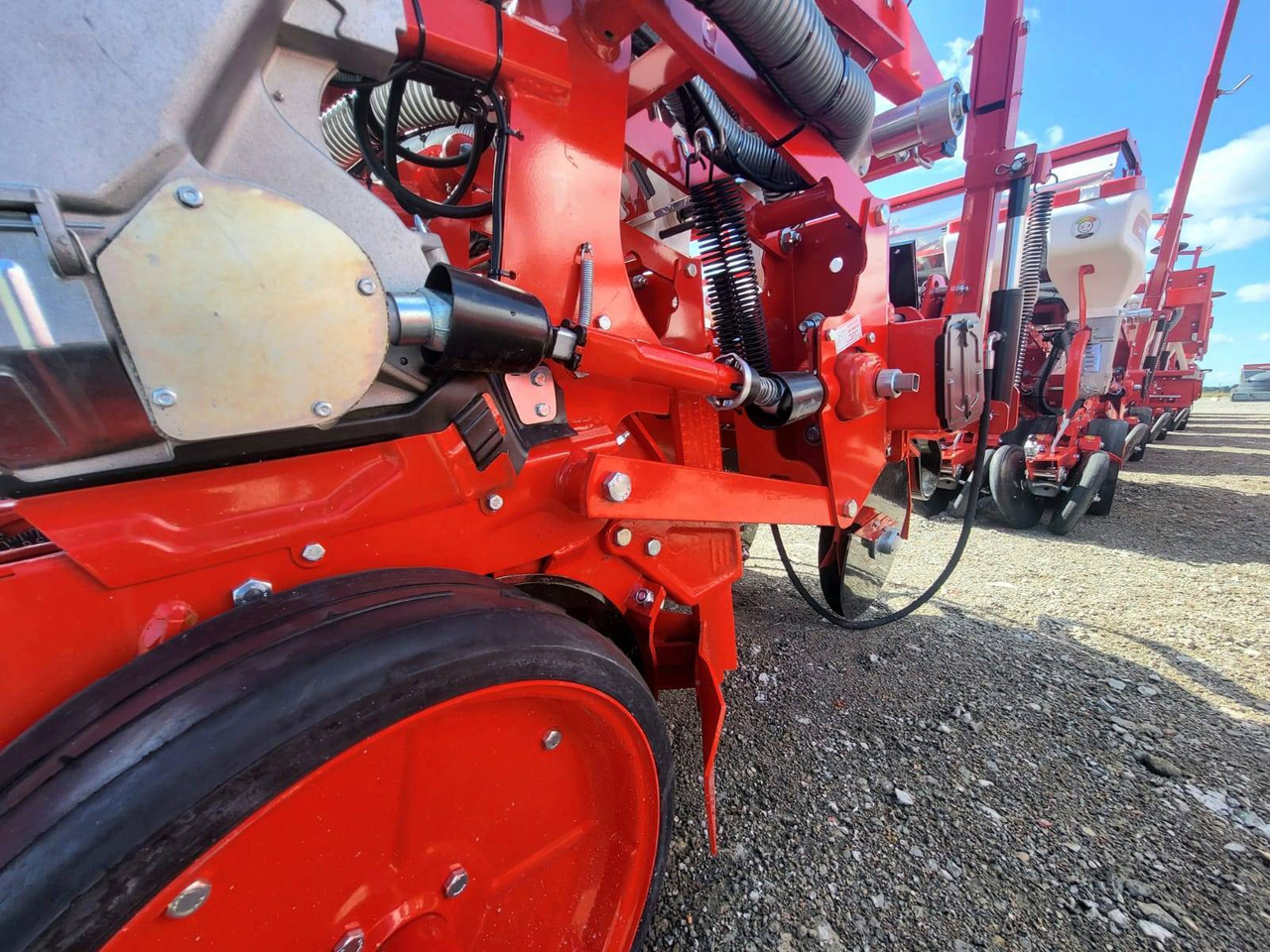 Six-row pneumatic precision seeder with depth fertilization Ozdoken VPKT-DG6 - Precision sowing machine: picture 3 Six-row pneumatic precision seeder with depth fertilization Ozdoken VPKT-DG6 - Precision sowing machine: picture 3