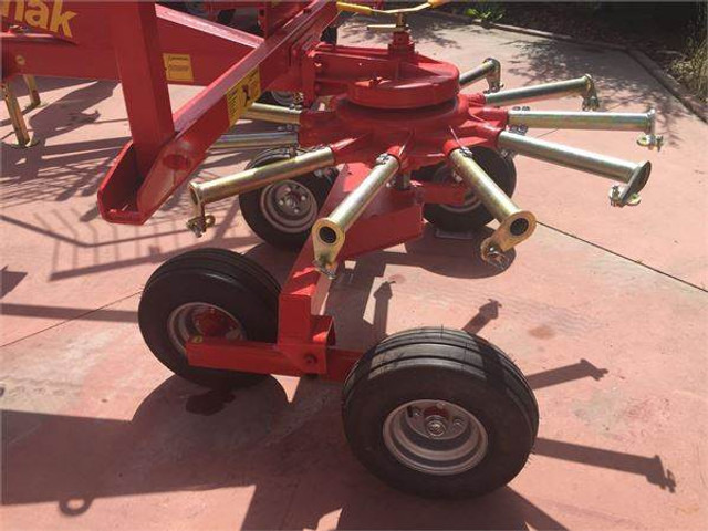 Zgrabiarka Harmak HT-400 4m - Tedder/ Rake: picture 3 Zgrabiarka Harmak HT-400 4m - Tedder/ Rake: picture 3
