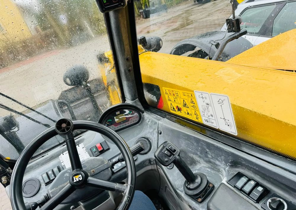 Telescopic handler Caterpillar TH 336: picture 12