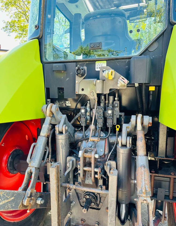 Claas Arion 410 - Farm tractor: picture 4 Claas Arion 410 - Farm tractor: picture 4
