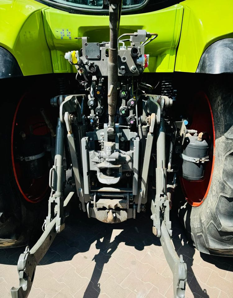 Farm tractor Claas Arion 650: picture 9
