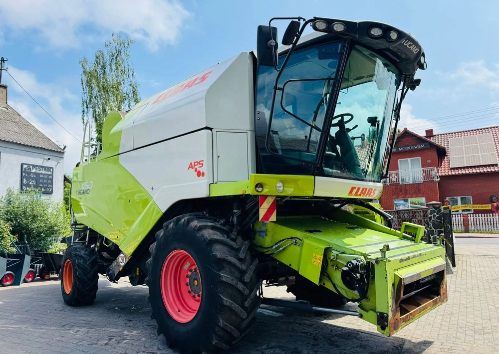 Claas Tucano 450 - Combine harvester: picture 2 Claas Tucano 450 - Combine harvester: picture 2