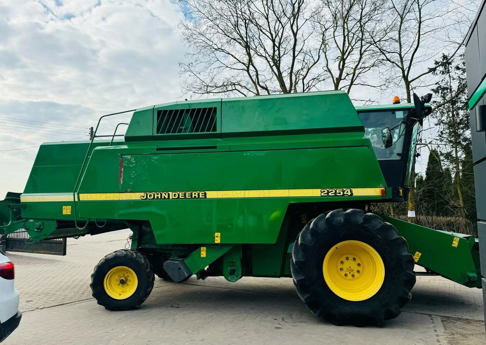 John Deere 2254 - Combine harvester: picture 3 John Deere 2254 - Combine harvester: picture 3